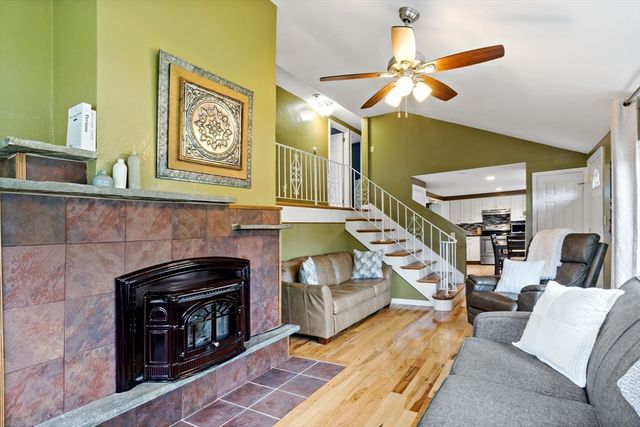 124 Watuppa Ave, Somerset, MA 02726