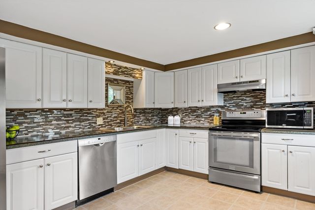 124 Watuppa Ave, Somerset, MA 02726