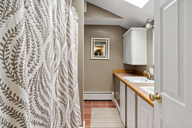 124 Watuppa Ave, Somerset, MA 02726