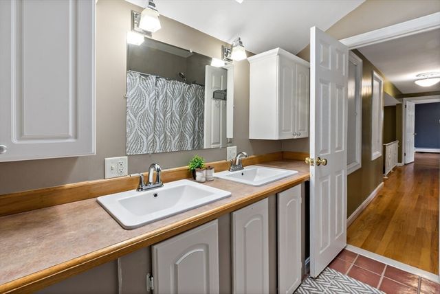 124 Watuppa Ave, Somerset, MA 02726