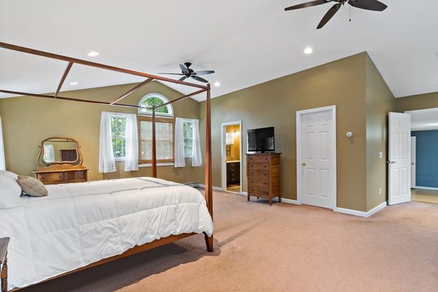 124 Watuppa Ave, Somerset, MA 02726