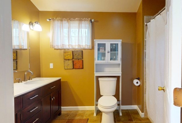 124 Watuppa Ave, Somerset, MA 02726