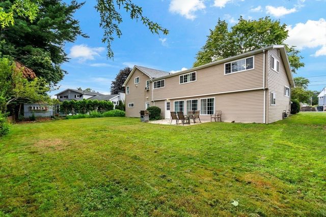 124 Watuppa Ave, Somerset, MA 02726