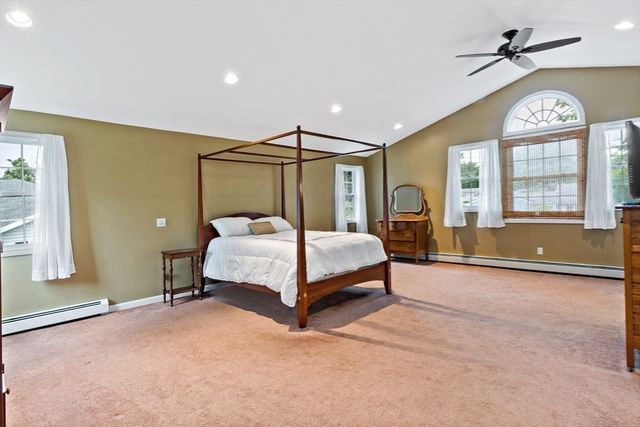124 Watuppa Ave, Somerset, MA 02726