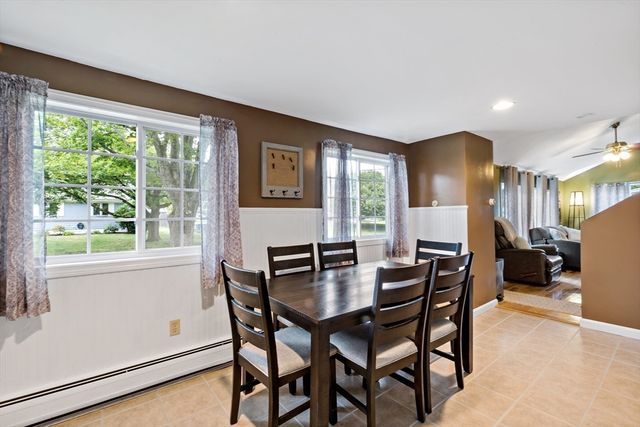 124 Watuppa Ave, Somerset, MA 02726