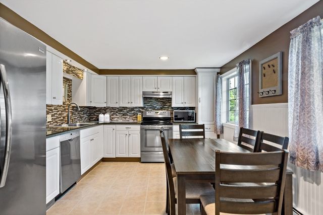 124 Watuppa Ave, Somerset, MA 02726