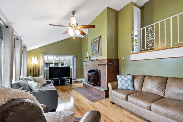 124 Watuppa Ave, Somerset, MA 02726