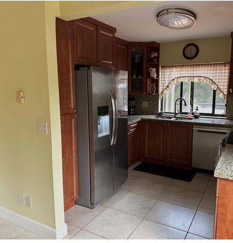 2925 Azalea Dr, Hollywood, FL 33026