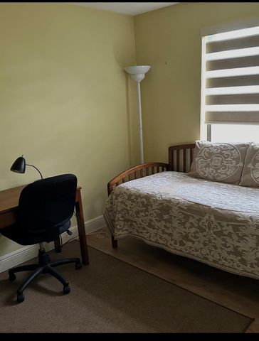 2925 Azalea Dr, Hollywood, FL 33026