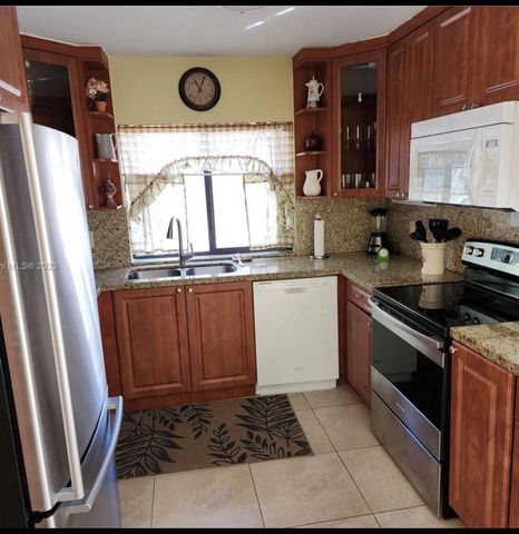 2925 Azalea Dr, Hollywood, FL 33026