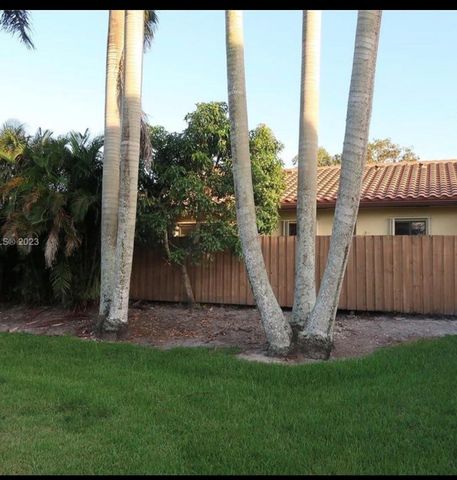 2925 Azalea Dr, Hollywood, FL 33026