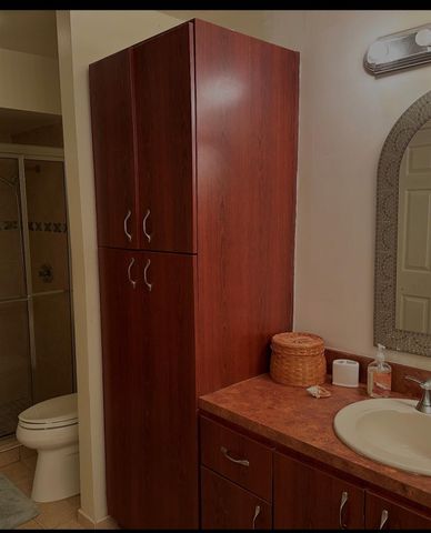 2925 Azalea Dr, Hollywood, FL 33026