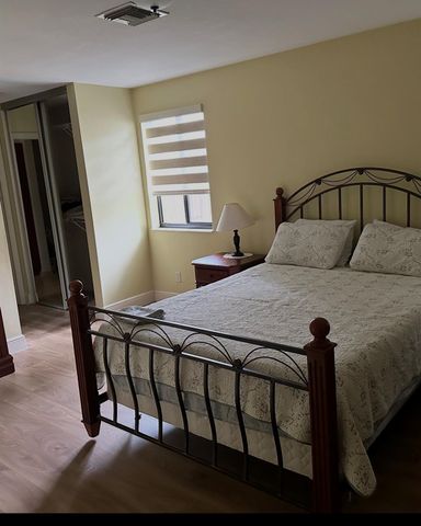 2925 Azalea Dr, Hollywood, FL 33026