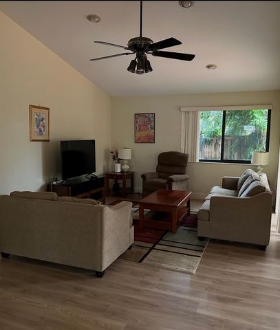 2925 Azalea Dr, Hollywood, FL 33026