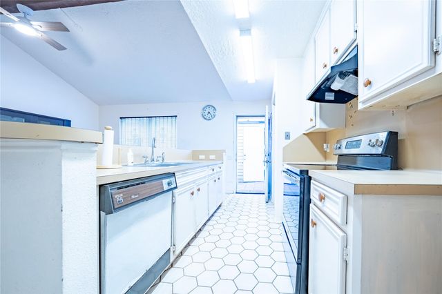9168 Wilcrest Drive 9168, Houston, TX 77099