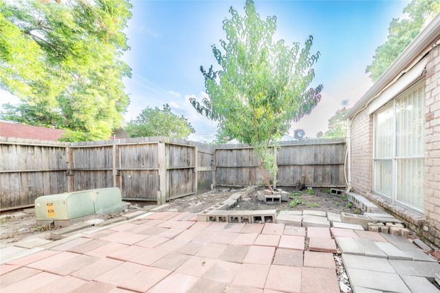 9168 Wilcrest Drive 9168, Houston, TX 77099