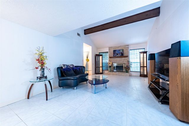 9168 Wilcrest Drive 9168, Houston, TX 77099