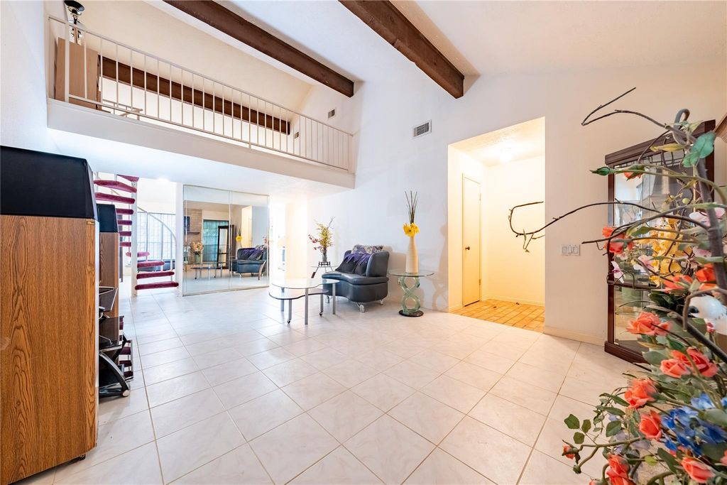 9168 Wilcrest Drive 9168, Houston, TX 77099