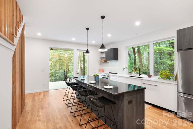 190 Rumbough Place, Asheville, NC 28806