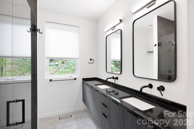 190 Rumbough Place, Asheville, NC 28806