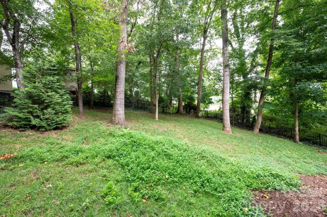 190 Rumbough Place, Asheville, NC 28806