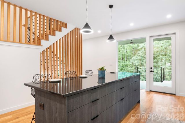 190 Rumbough Place, Asheville, NC 28806