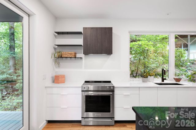 190 Rumbough Place, Asheville, NC 28806