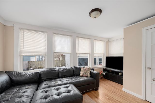 286 California Ave, Providence, RI 02905