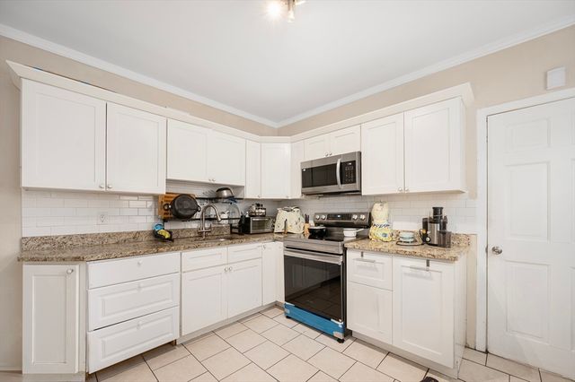 286 California Ave, Providence, RI 02905