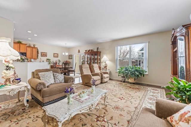 731 Slate Run, Elgin, IL 60124