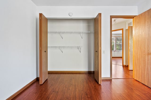 1404 W Sapphire Drive, Hoffman Estates, IL 60192