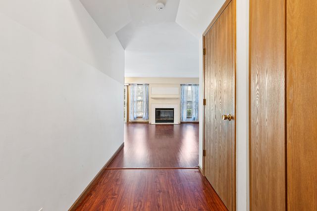 1404 W Sapphire Drive, Hoffman Estates, IL 60192