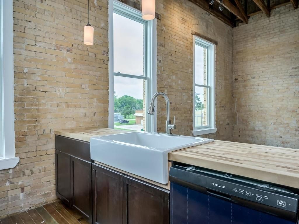110 S Main ST 202, Elgin, TX 78621