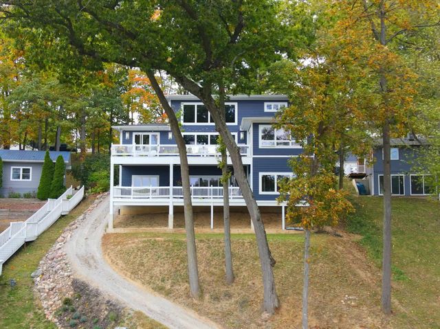 60 Lane 585b Lake James, Fremont, IN 46737