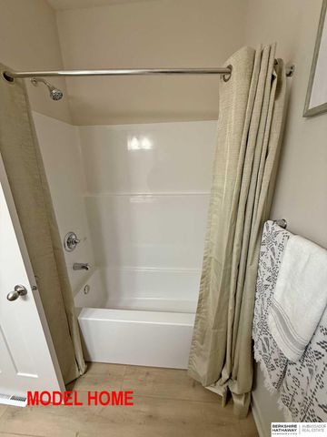 16663 Locust Street, Omaha, NE 68116