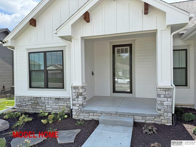 16663 Locust Street, Omaha, NE 68116