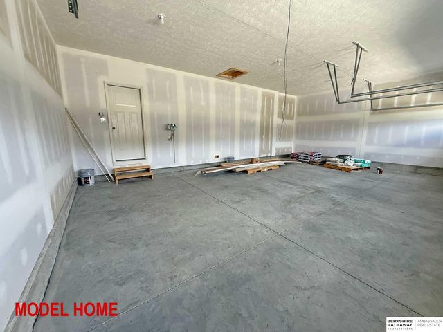 16663 Locust Street, Omaha, NE 68116