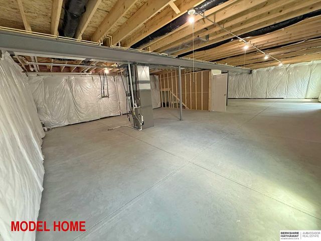 16663 Locust Street, Omaha, NE 68116