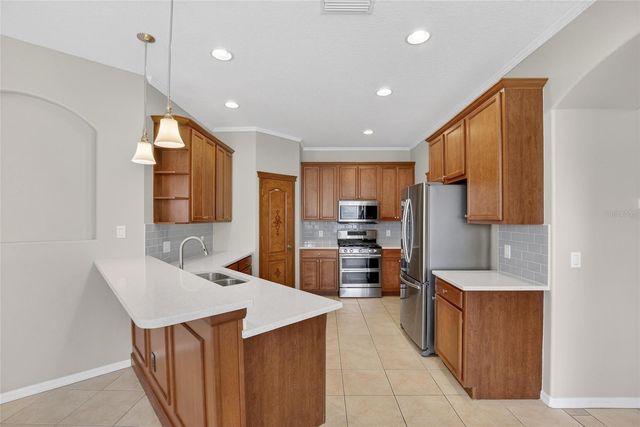 7403 SURREY WOOD LANE, Apollo Beach, FL 33572