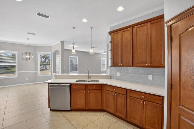 7403 SURREY WOOD LANE, Apollo Beach, FL 33572