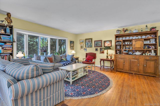 261 W Pulaski Road, Huntington Station, NY 11746