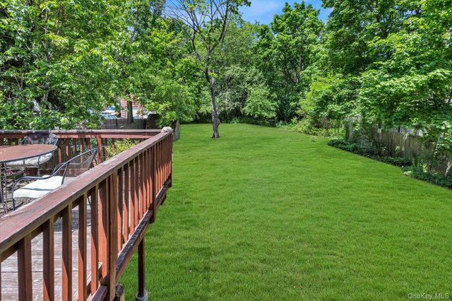 261 W Pulaski Road, Huntington Station, NY 11746