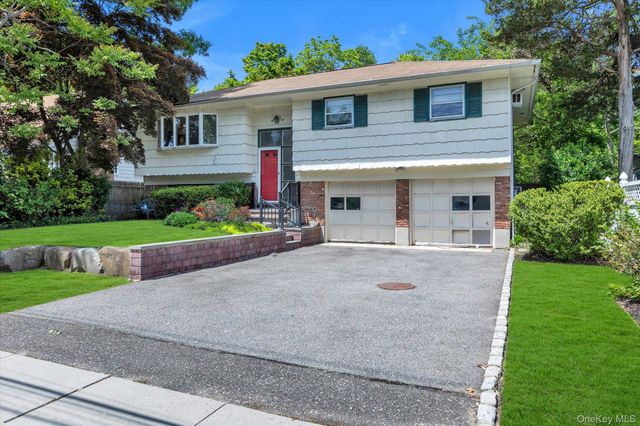 261 W Pulaski Road, Huntington Station, NY 11746