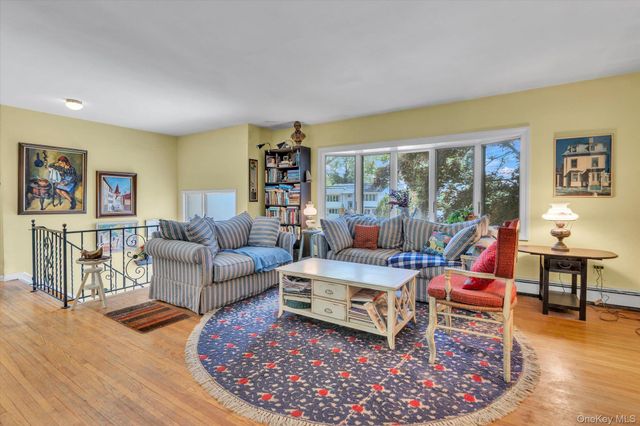 261 W Pulaski Road, Huntington Station, NY 11746
