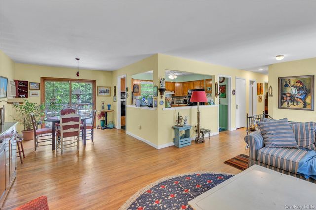 261 W Pulaski Road, Huntington Station, NY 11746