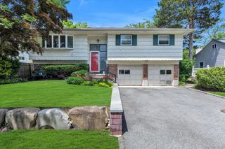 261 W Pulaski Road, Huntington Station, NY 11746