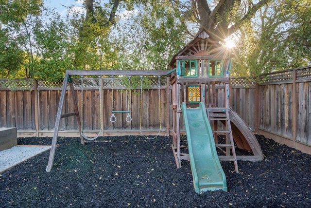 1567 Siesta Drive, Los Altos, CA 94024