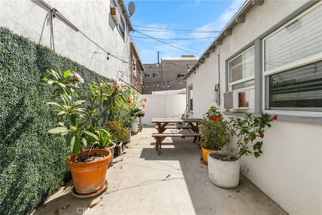 5916 E Ocean, Long Beach, CA 90803