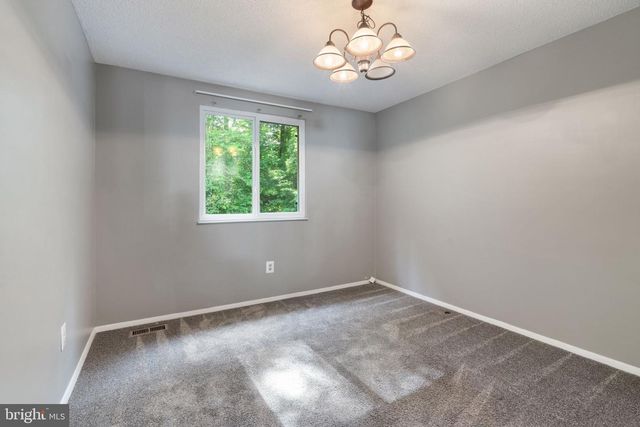8164 CURVING CREEK CT, Springfield, VA 22153