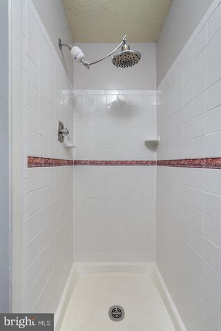 8164 CURVING CREEK CT, Springfield, VA 22153
